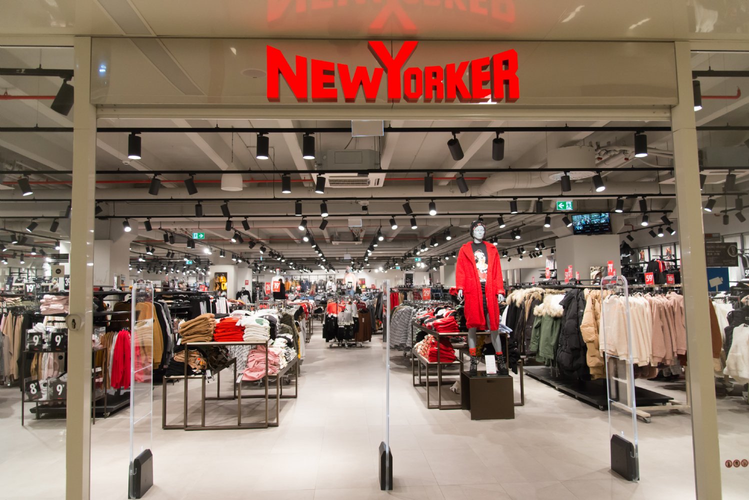 https://www.citycentercazin.ba/upload/katalog/35-new-yorker-5188951849.jpg